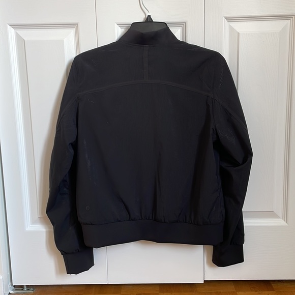 Luluemon reversible windbreaker - Picture 3 of 6